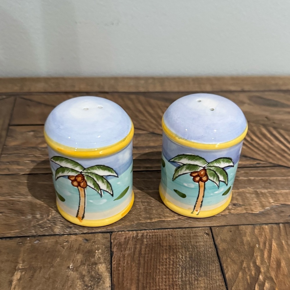 Florida  Souvenir Palm Tree Beach  Salt & Pepper Shakers